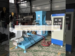 Linea di produzione di pellet per mangimi per animali con capacità di 0,5-1 tonnellate/ora con materie prime di farina d'erba e guida all'installazione dell'ingegnere