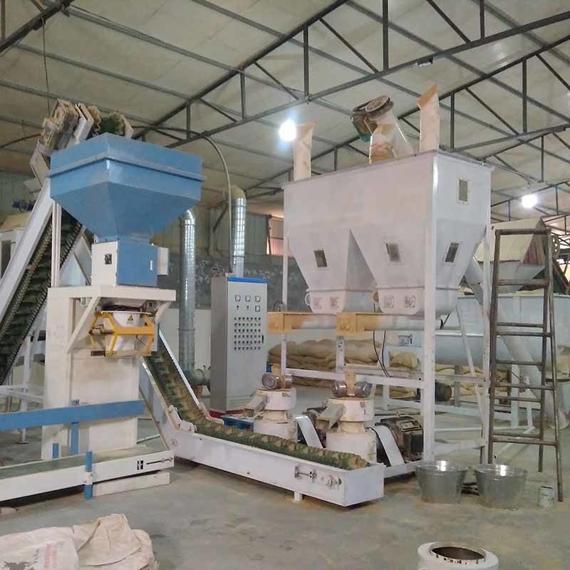 Linea di produzione della pallina di 2 Ton Per Hour Animal Feed alimentazione animale del mulino della pallina del pollo