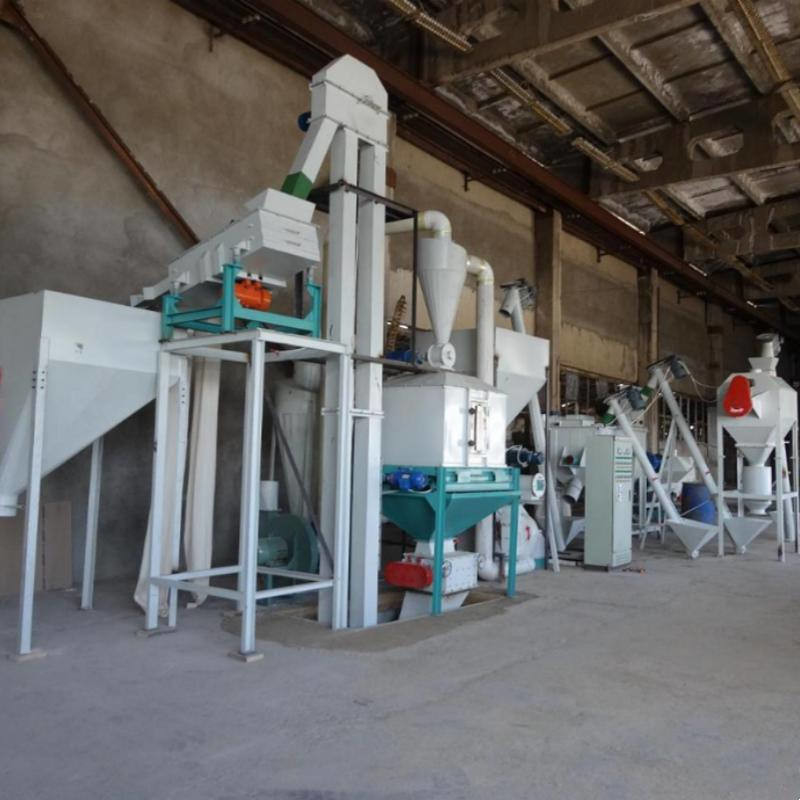 1000 kg/h Linea di produzione di pellet per mangimi, triturazione, miscelazione, granulazione, raffreddamento Imballaggio 5in1
