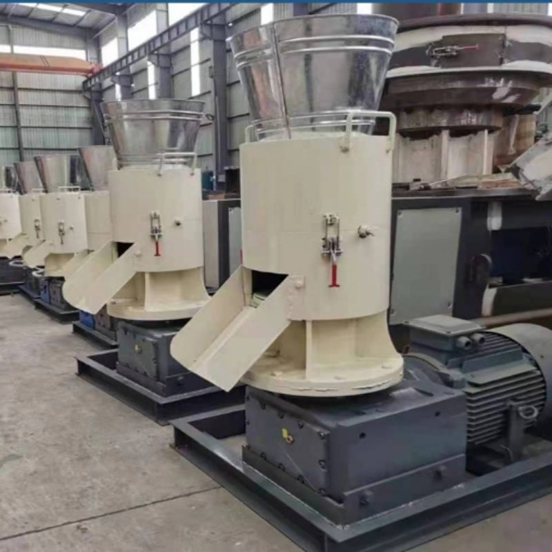 Capacità Produttore di pellet 80-600kg/h Acciaio al carbonio sicuro Lega 220V/380V 7.5-37KW