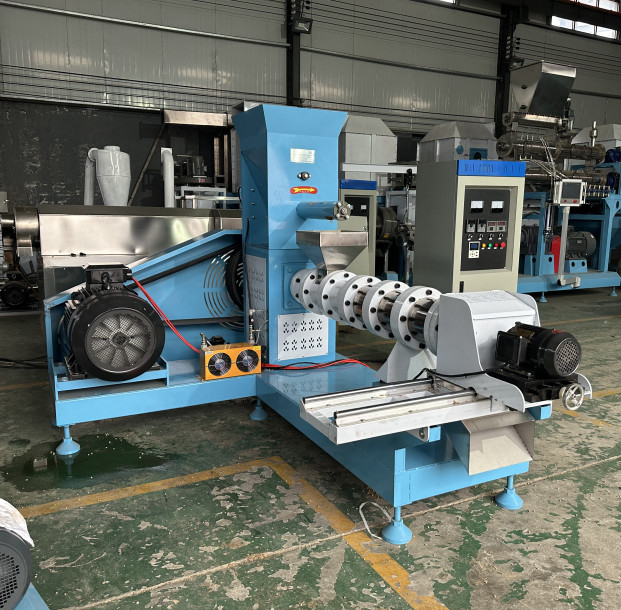 Macchina automatica per la produzione di pellet per mangimi per pesci da 600-700 kg / DGP120 Pet Dog Cat Food Pellet Extruder