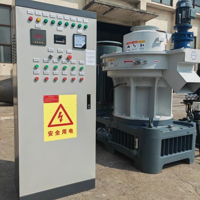 Macchina per pellet di legno di grande capacità Biomassa Legno pellet linea di produzione anello verticale die Legno pellet Machine