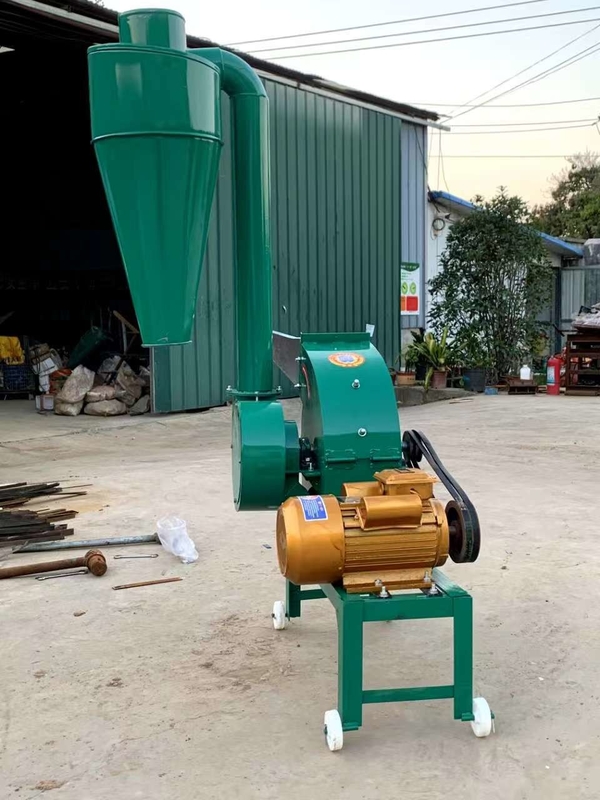Macchine per la lavorazione dell'erba e del mangime Macchine per la lavorazione dell'erba e del mangime Motore diesel Macchine per la lavorazione dell'erba e del mangime