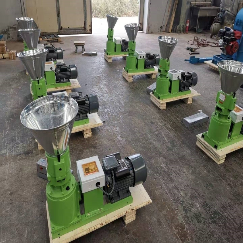 Pellettini per mangimi prodotti da una macchina per la produzione di pellet per mangimi su piccola scala