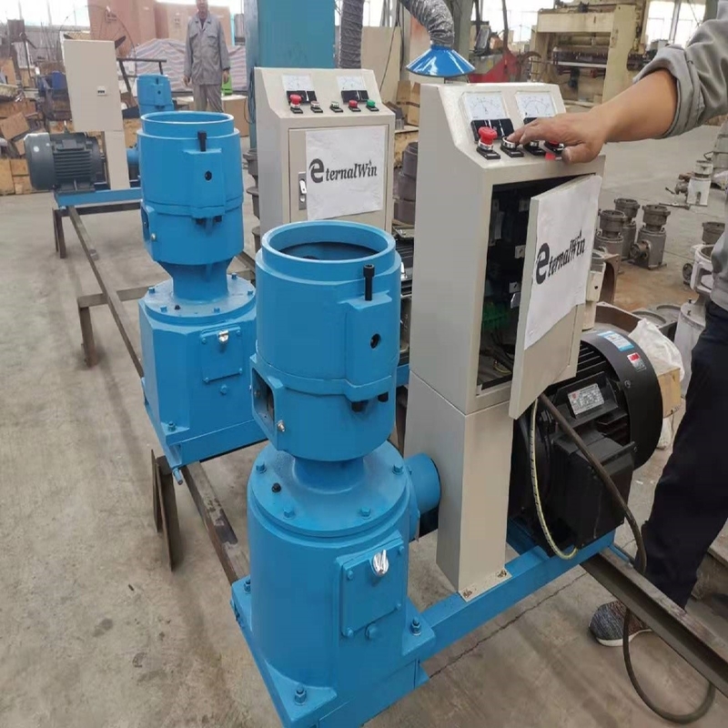 Macchina per la produzione di pellet per mangimi su piccola scala 4KW Motore Tipo elettrico Macchina per la produzione di mangimi per animali