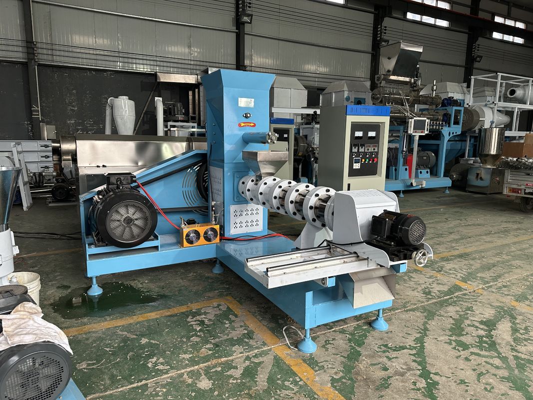 Linea di produzione di pellet per mangimi per animali con capacità di 0,5-1 tonnellate/ora con materie prime di farina d'erba e guida all'installazione dell'ingegnere