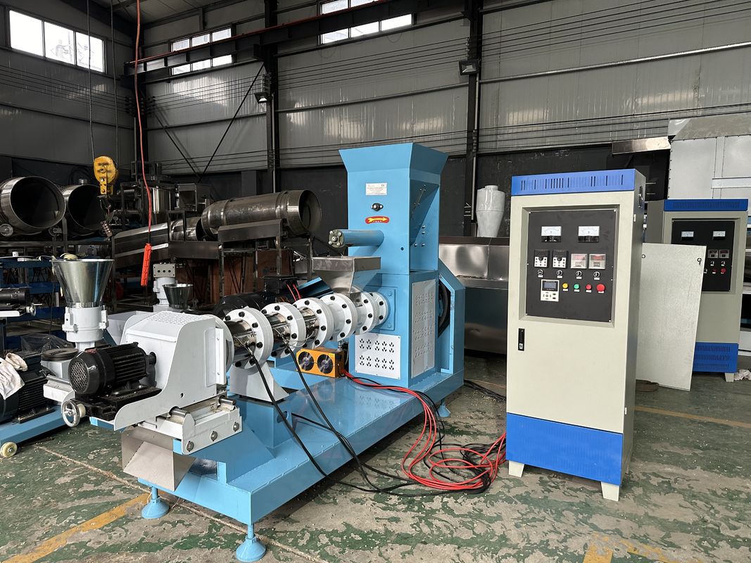 Linea di produzione di pellet per mangimi per animali con capacità di 0,5-1 tonnellate/ora con materie prime di farina d'erba e guida all'installazione dell'ingegnere