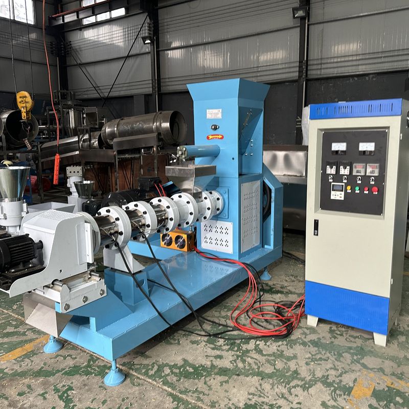 Linea di produzione di pellet per mangimi per animali con capacità di 0,5-1 tonnellate/ora con materie prime di farina d'erba e guida all'installazione dell'ingegnere