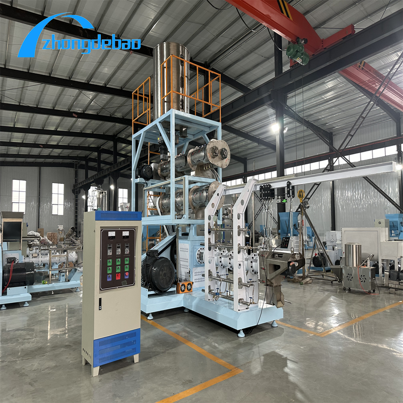 Linea di produzione di mangime per pesci galleggiante con estrusore utilizzando materie prime di mais che producono bricchette a forma di cuscino o di pane per l'acquacoltura