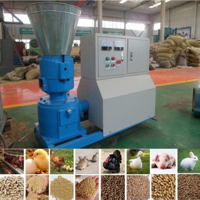 Il bestiame del pollo del creatore dell'alimentazione del pollame delle pecore del maiale intimorisce il creatore della pallina dell'alimentazione